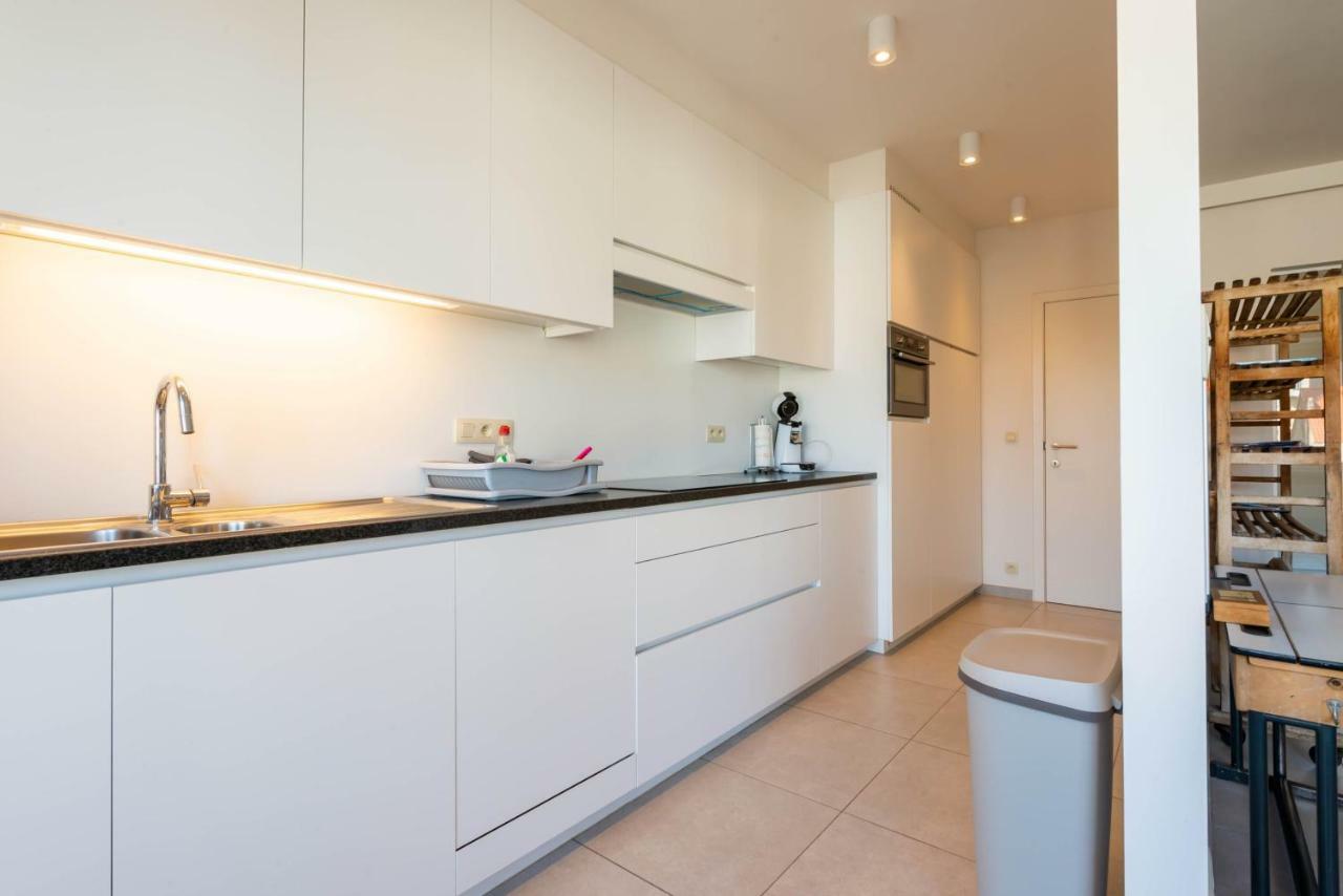 Modern Apartment With Free Parking Oostende Bagian luar foto