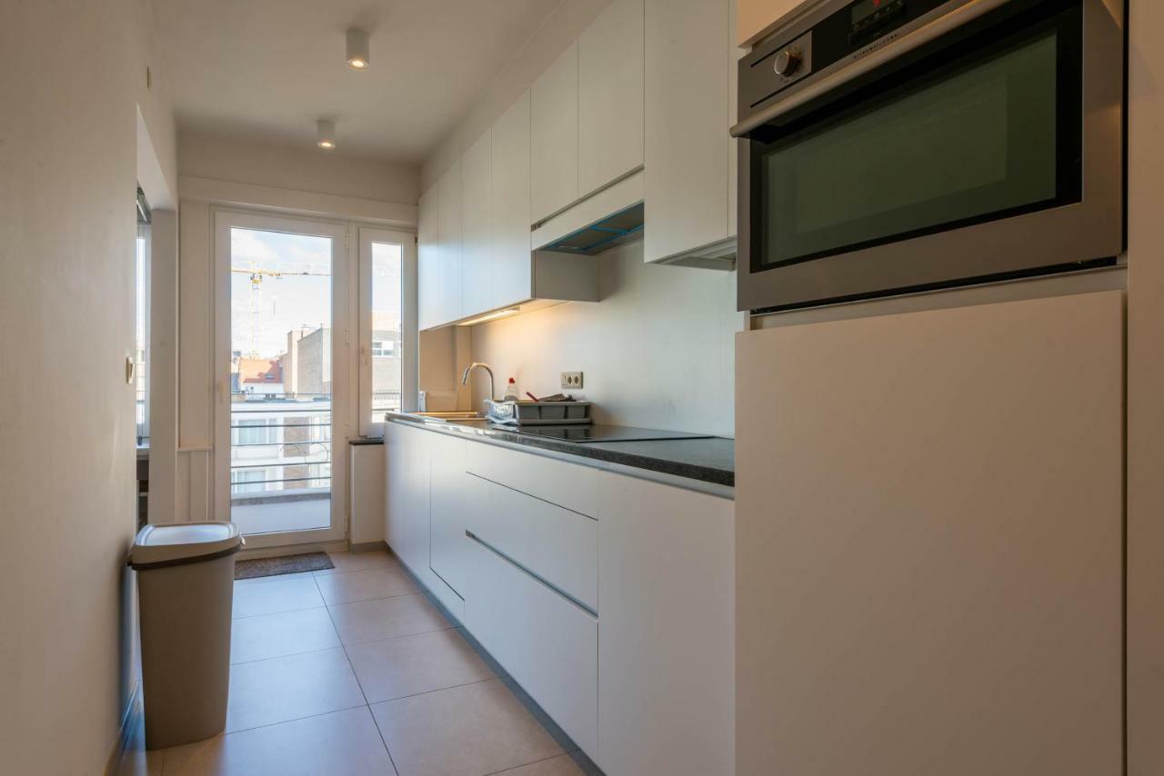 Modern Apartment With Free Parking Oostende Bagian luar foto