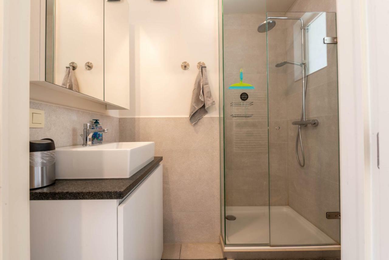 Modern Apartment With Free Parking Oostende Bagian luar foto